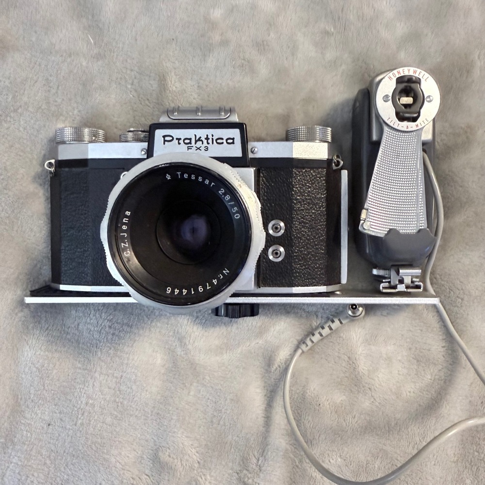 Vintage Praktica FX3 35mm Camera Zeiss Jena Tessar 50mm f/2.8 Honeywell Flash
